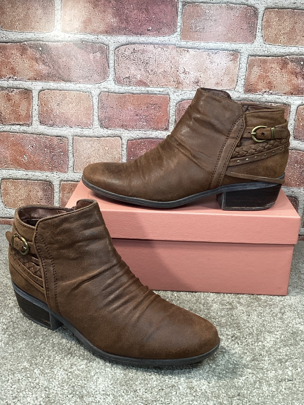 Baretraps Guenna Womens ankle boots size  7.5